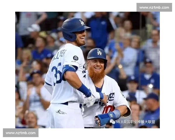 贝林杰轰三分炮 + 暖心互动！扬基 10-1 屠杀光芒，“贝爷” 点燃全场激情